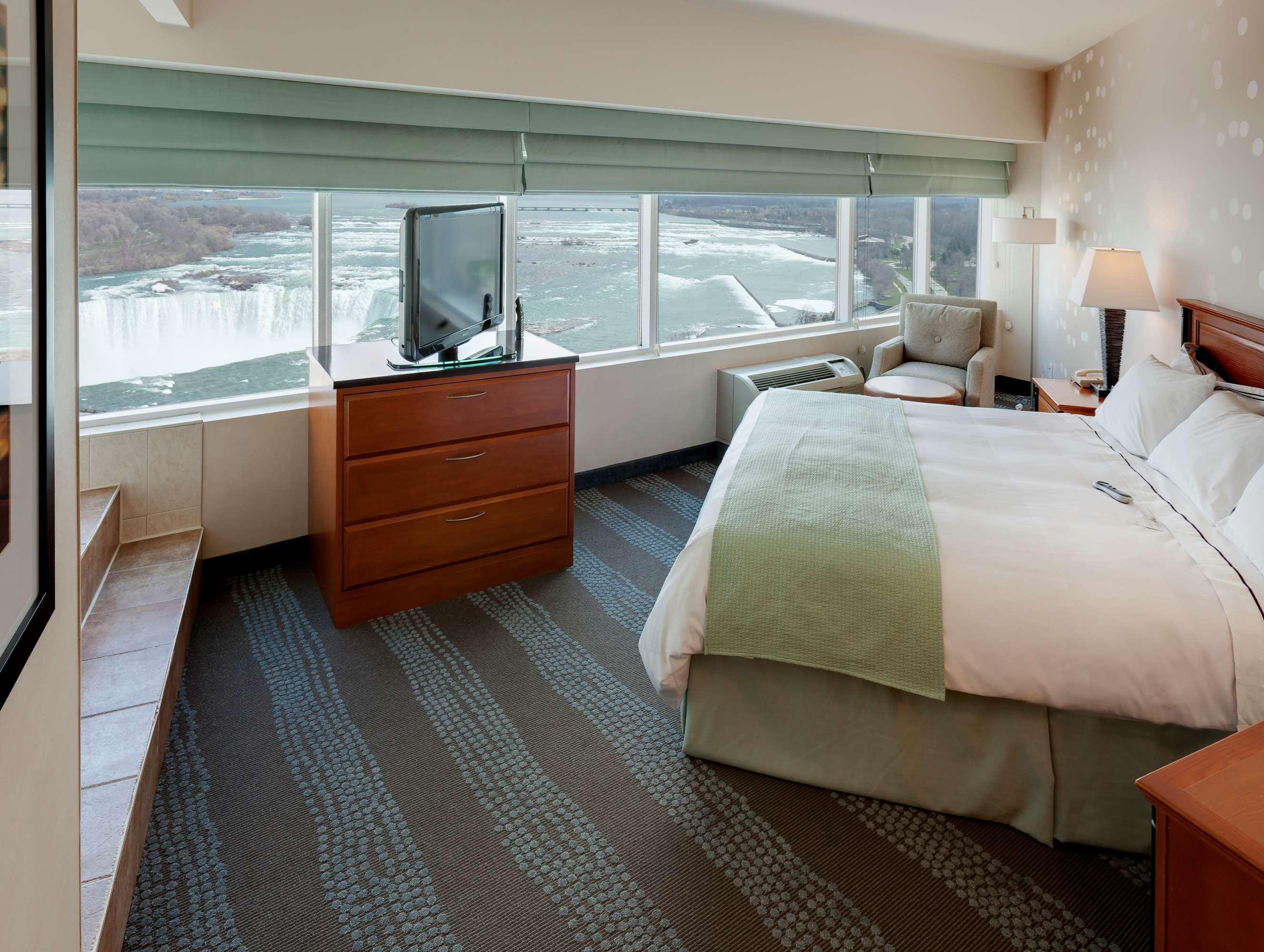 Radisson Hotel & Suites Fallsview Niagara Falls Phòng bức ảnh